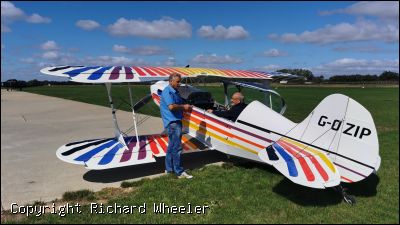 Steve Kendall and Rich Sims compare notes. - Click to view high resolution version